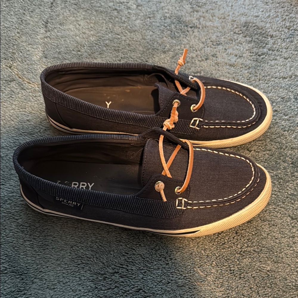 Sperry Woman’s Navy Boat Shoes